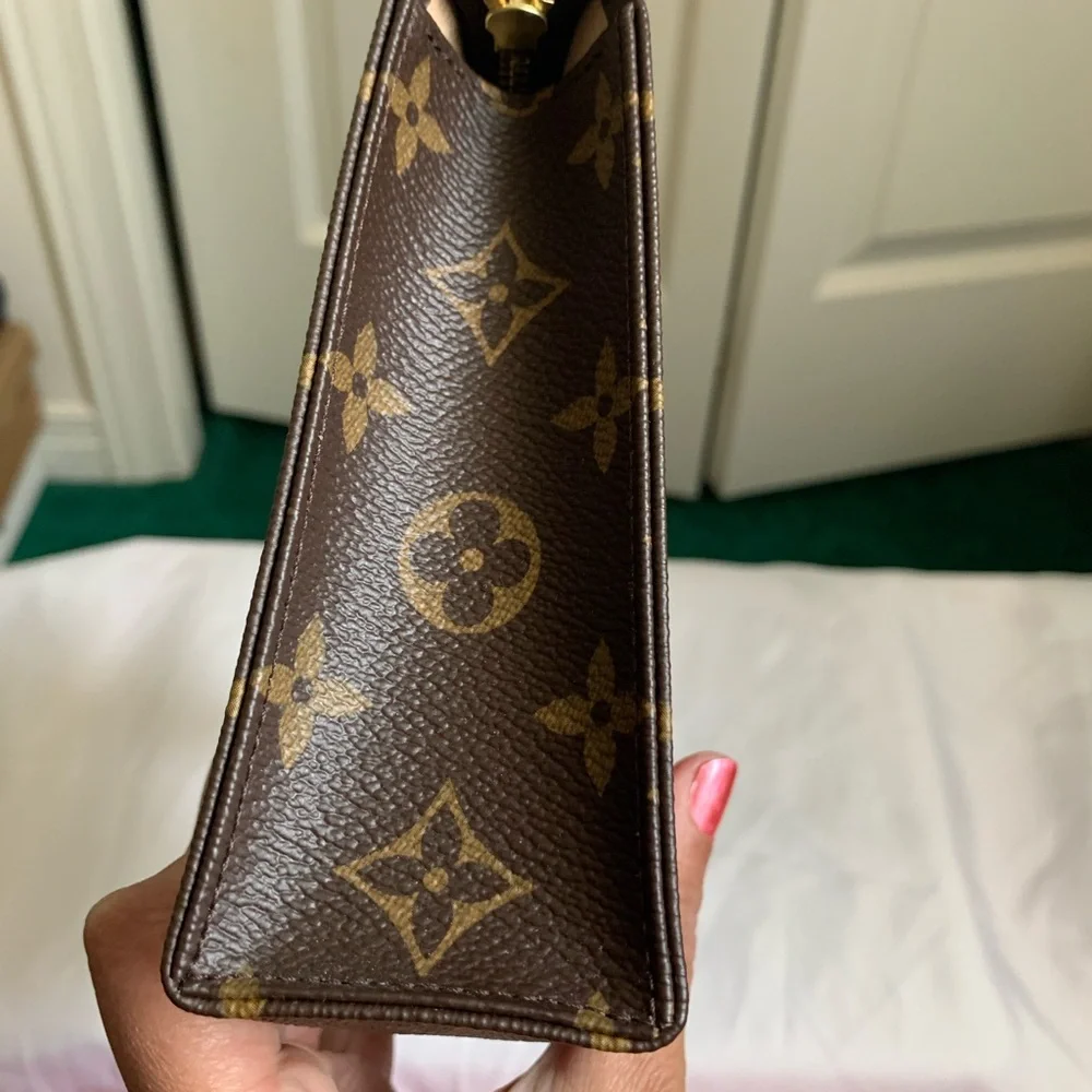 Authentic Monogram Toiletry 19 - Picture 3 of 8